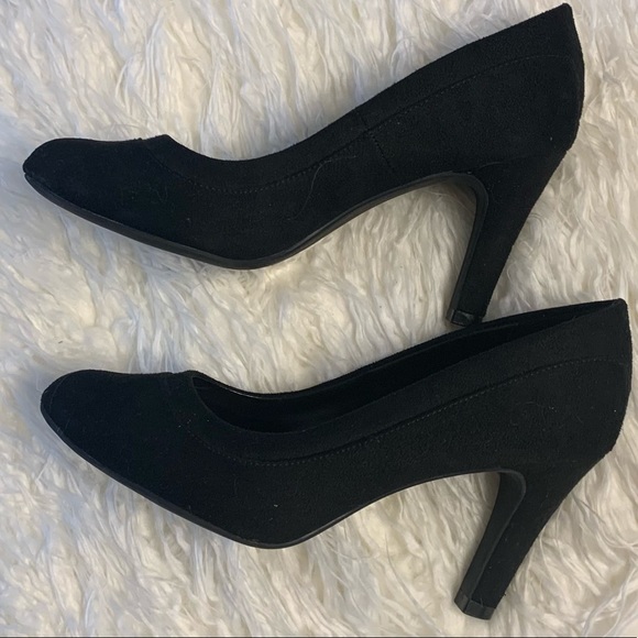 XAppeal Black Velvet Pumps 7.5 - Picture 12 of 13